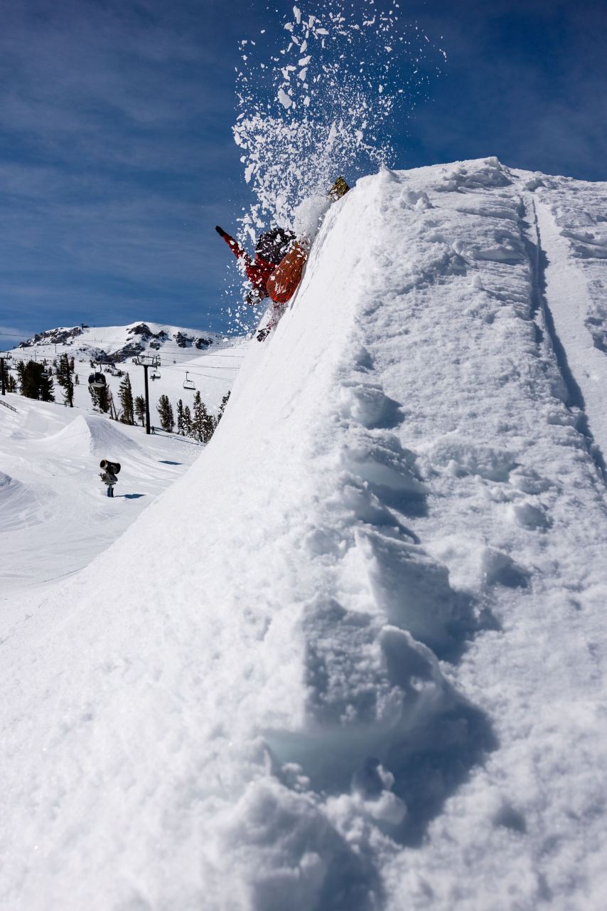 JONES Freecarver 9000S Snowboard - bei brettsport.de